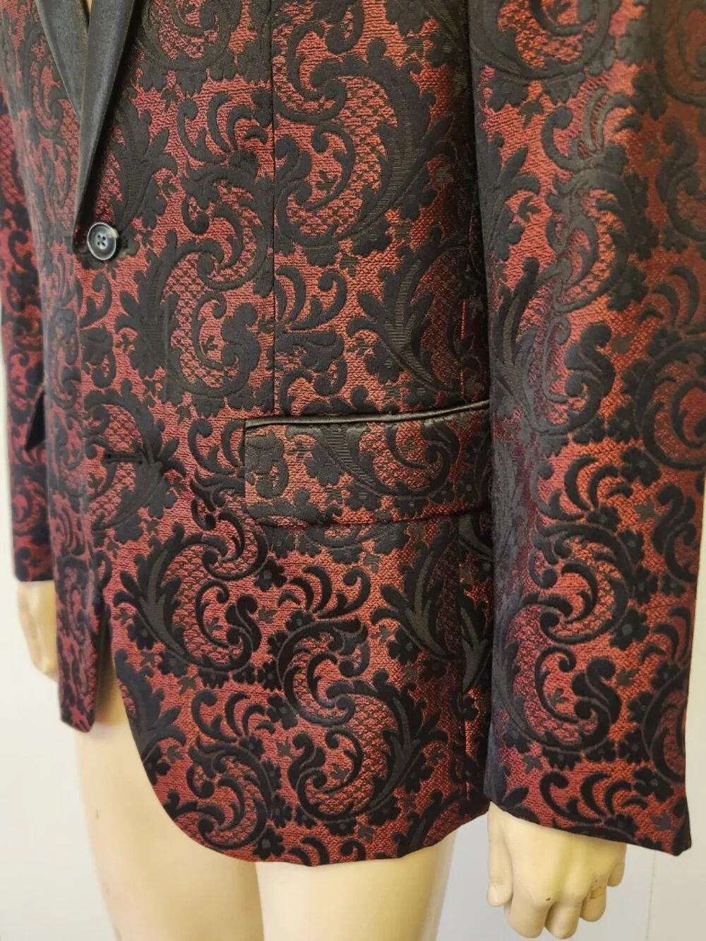 brocade dinner jacket M men's red black formal INC